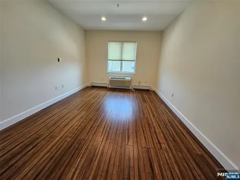 125 W Central Boulevard Palisades Park NJ 07650