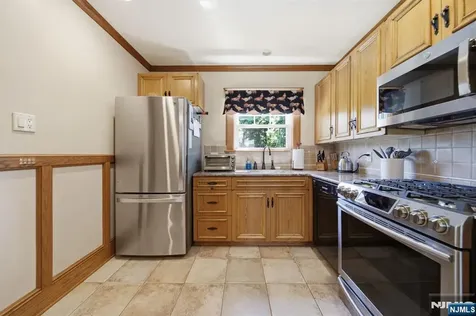 374 Diamond Bridge Avenue Hawthorne NJ 07506