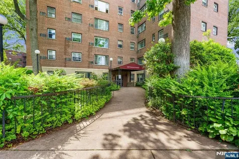 2345 Linwood Avenue Fort Lee NJ 07024