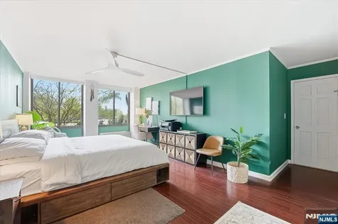 300 Winston Drive Cliffside Park NJ 07010