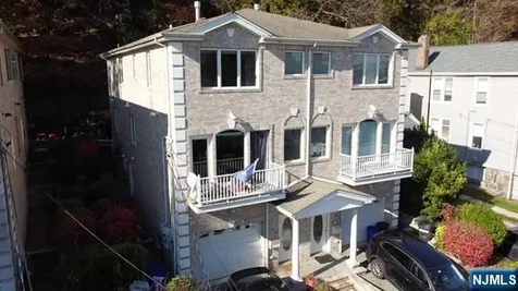 696 Undercliff Avenue Edgewater NJ 07020