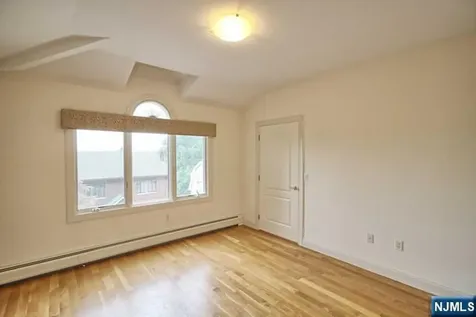 696 Undercliff Avenue Edgewater NJ 07020