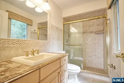 696 Undercliff Avenue Edgewater NJ 07020