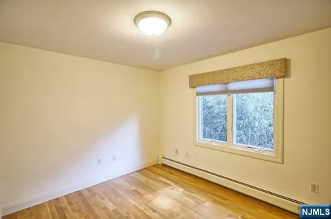 696 Undercliff Avenue Edgewater NJ 07020