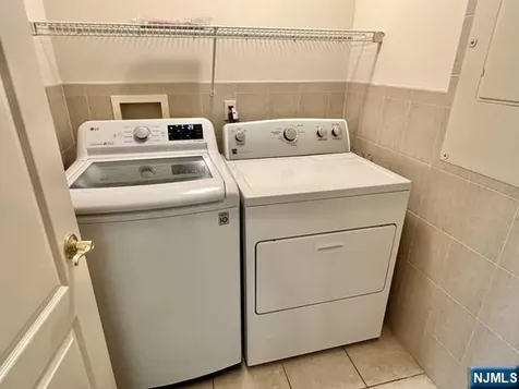 696 Undercliff Avenue Edgewater NJ 07020