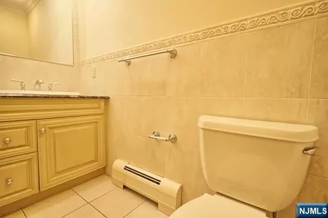 696 Undercliff Avenue Edgewater NJ 07020