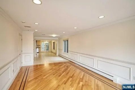 696 Undercliff Avenue Edgewater NJ 07020