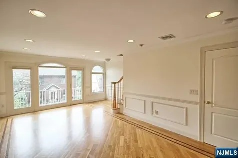 696 Undercliff Avenue Edgewater NJ 07020