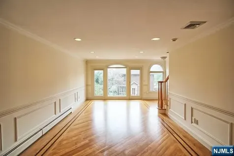 696 Undercliff Avenue Edgewater NJ 07020