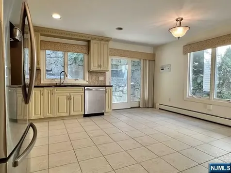 696 Undercliff Avenue Edgewater NJ 07020
