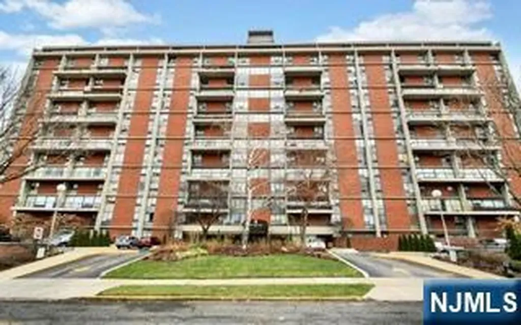 4 Horizon Road Fort Lee NJ 07024