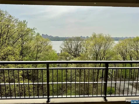 4 Horizon Road Fort Lee NJ 07024