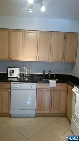 1111 River Road Edgewater NJ 07020