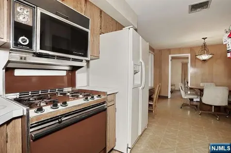 65 Haven Avenue Bergenfield NJ 07621