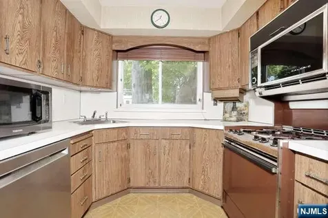 65 Haven Avenue Bergenfield NJ 07621