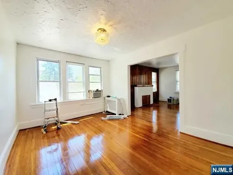 557 Grand Avenue Leonia NJ 07605
