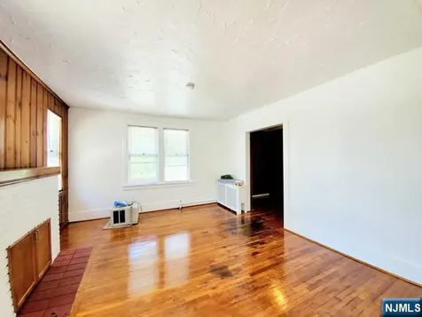 557 Grand Avenue Leonia NJ 07605