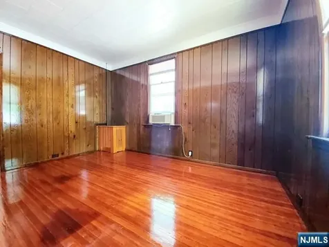 557 Grand Avenue Leonia NJ 07605