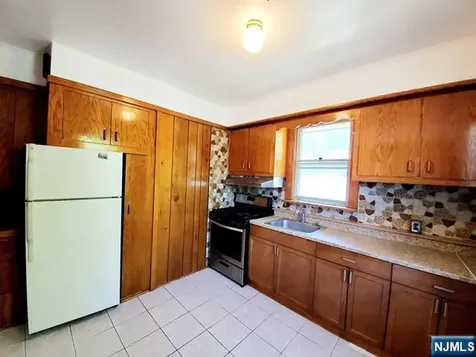 557 Grand Avenue Leonia NJ 07605