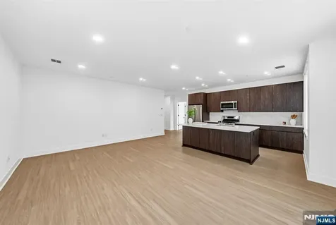561-565 Broadway Westwood NJ 07675