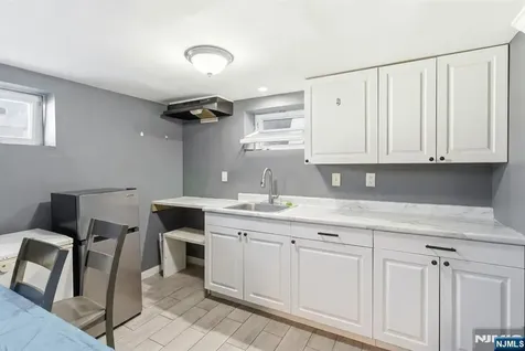 246 E 2nd Avenue Roselle NJ 07203