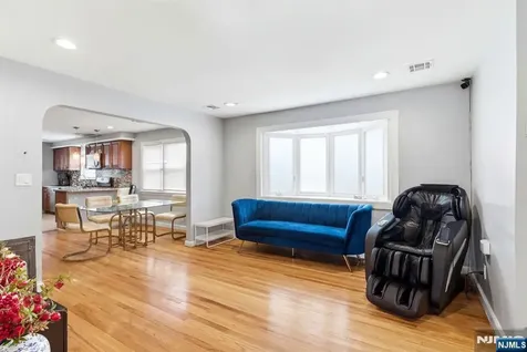 246 E 2nd Avenue Roselle NJ 07203