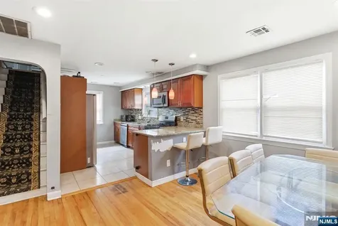 246 E 2nd Avenue Roselle NJ 07203