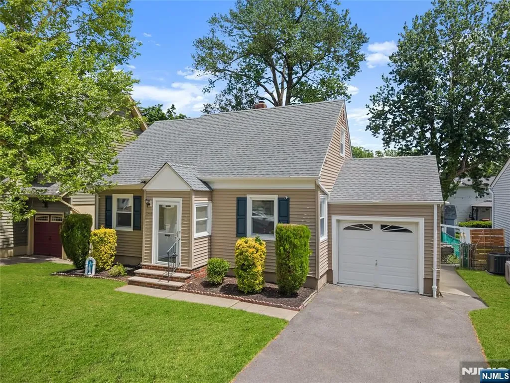 166 Beverly Hill Road Clifton NJ 07012