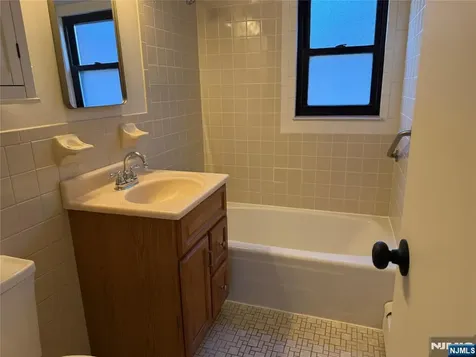 204 Terhune Lodi NJ 07644