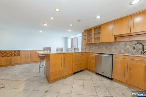 2105 Harmon Cove Tower Secaucus NJ 07094