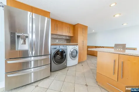 2105 Harmon Cove Tower Secaucus NJ 07094