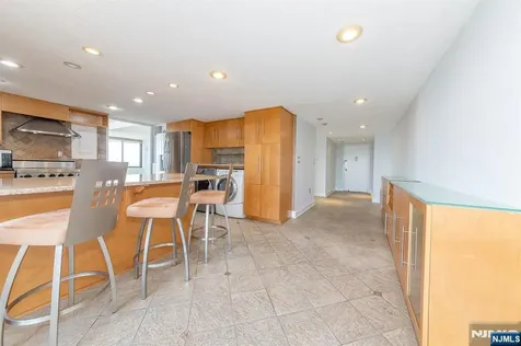 2105 Harmon Cove Tower Secaucus NJ 07094