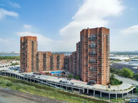 2105 Harmon Cove Tower Secaucus NJ 07094