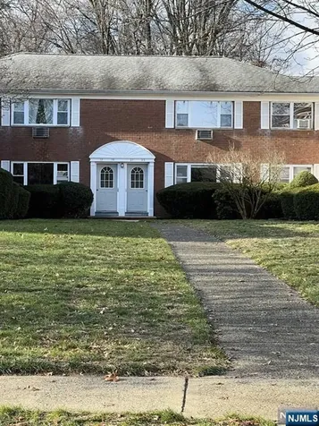 17 Manchester Court Wayne NJ 07470