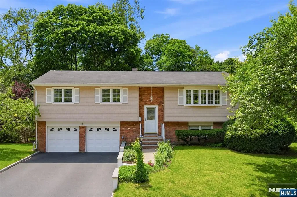 8 Nottingham Drive East Brunswick NJ 08816