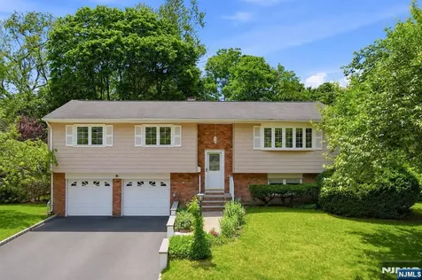 8 Nottingham Drive East Brunswick NJ 08816