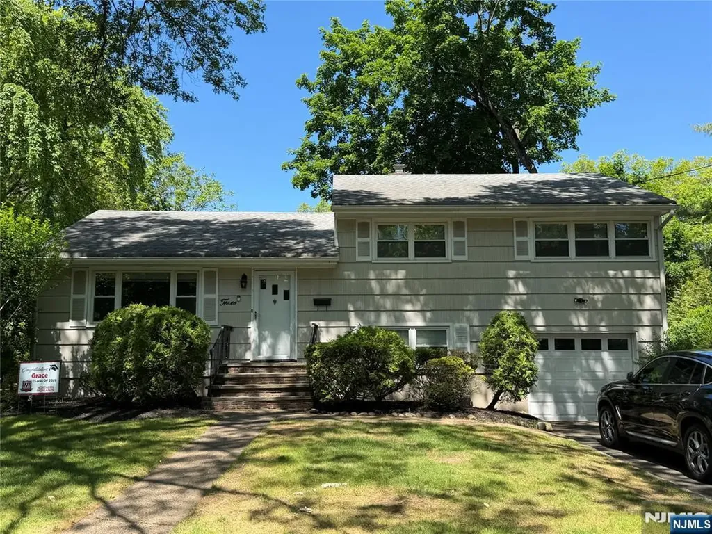 3 Spruce Place Ho-ho-kus NJ 07423