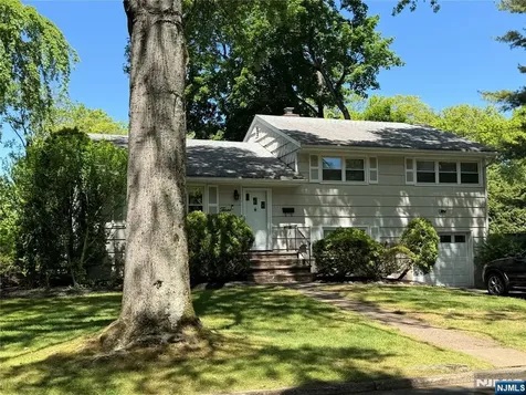 3 Spruce Place Ho-ho-kus NJ 07423