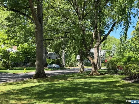 3 Spruce Place Ho-ho-kus NJ 07423