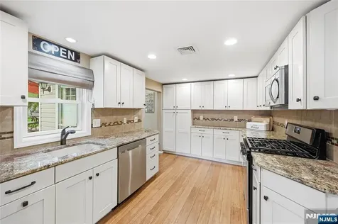 13 Highview Trail Jefferson Township NJ 07885
