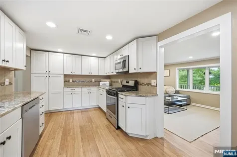 13 Highview Trail Jefferson Township NJ 07885