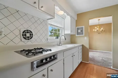 18 Wedgewood Drive Verona NJ 07044