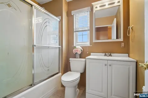 18 Wedgewood Drive Verona NJ 07044