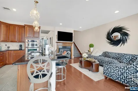 5 Creekside Court Secaucus NJ 07094