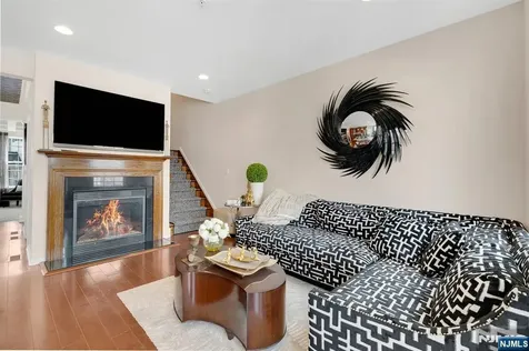 5 Creekside Court Secaucus NJ 07094