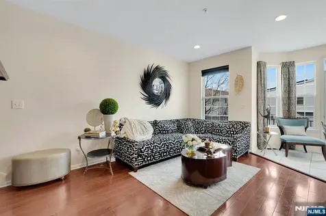 5 Creekside Court Secaucus NJ 07094