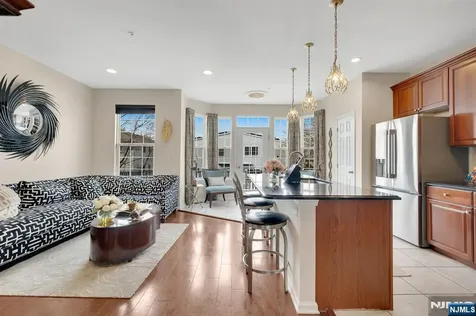 5 Creekside Court Secaucus NJ 07094