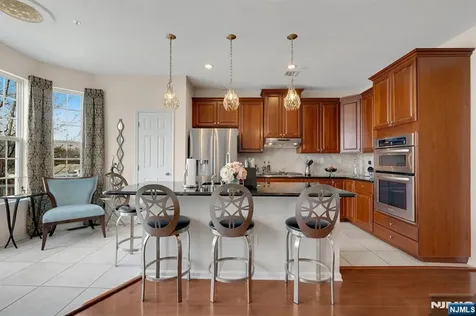 5 Creekside Court Secaucus NJ 07094