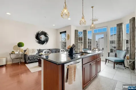 5 Creekside Court Secaucus NJ 07094