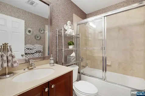 5 Creekside Court Secaucus NJ 07094